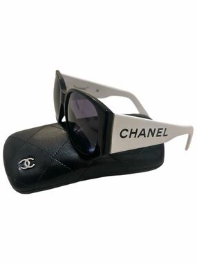 CHANEL SPRING/SUMMER 1995 (95P) 'BARBIE COLLECTION' BLACK WHITE LOGO SUNGLASSES